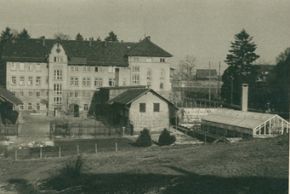 Gebäudeansicht der LVWO Weinsberg früher