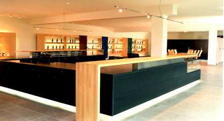 Die Theke im Verkaufsraum des Staatsweingutes Weinsberg