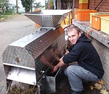 Bild 1: Ulrich Kilchsperger bei der Arbeit Bild 1: Ulrich Kilchsperger bei der Arbeit