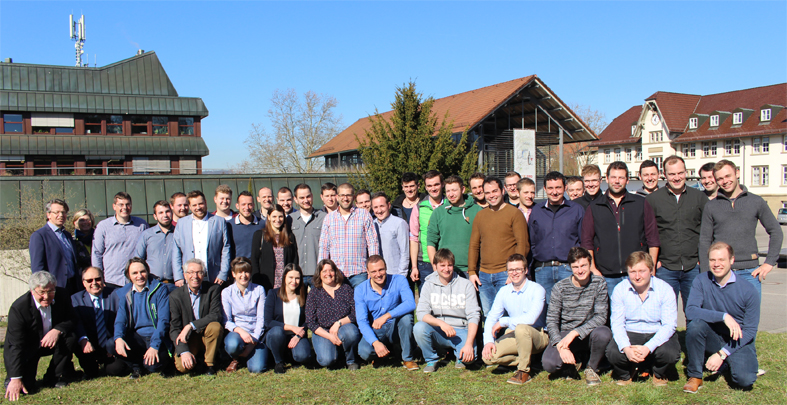 Die Absolventen und Absolventinnen des WIrtschafterlehrgangs 2017/2019 mit Lehrkräften