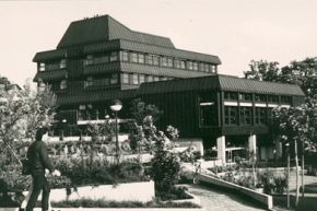 Schul- und Verwaltungsgebäude der LVWO Weinsberg 1985